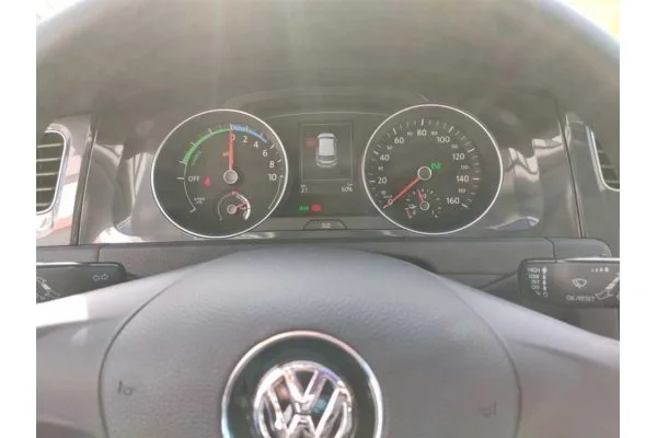 Электромобиль Volkswagen e-Golf (базовая комплектация)