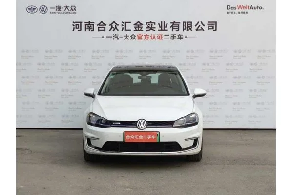 Электромобиль Volkswagen e-Golf (базовая комплектация)