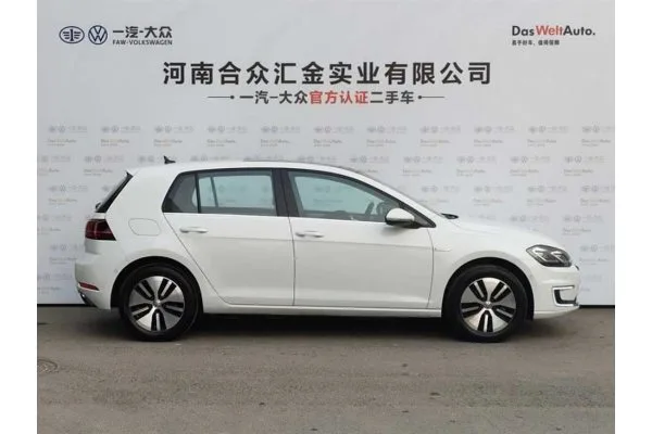 Электромобиль Volkswagen e-Golf (базовая комплектация)