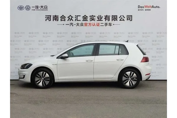 Электромобиль Volkswagen e-Golf (базовая комплектация)