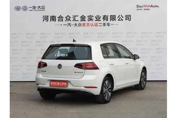 Электромобиль Volkswagen e-Golf (базовая комплектация)
