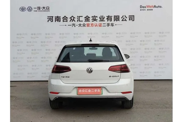 Электромобиль Volkswagen e-Golf (базовая комплектация)