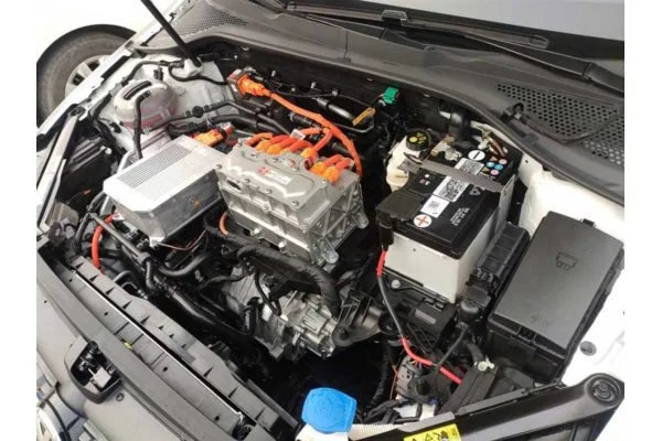 Электромобиль Volkswagen e-Golf (базовая комплектация)