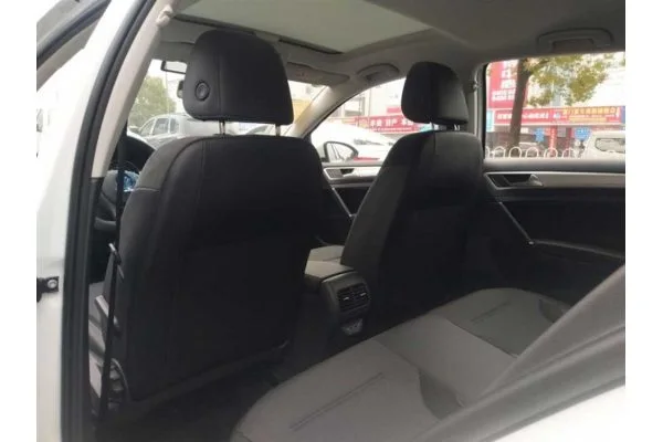 Электромобиль Volkswagen e-Golf (базовая комплектация)