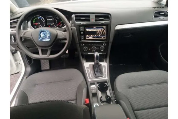 Электромобиль Volkswagen e-Golf (базовая комплектация)