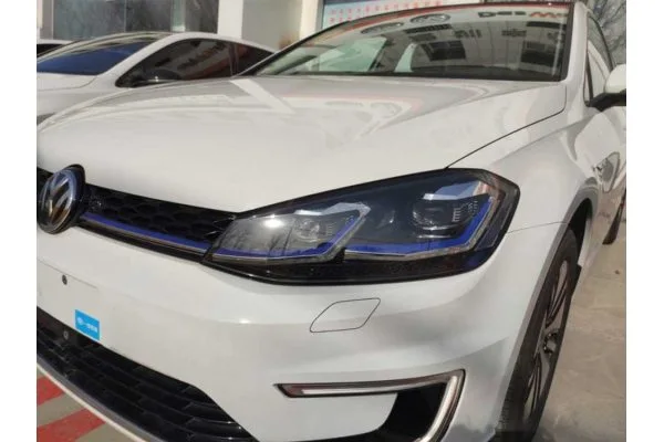 Электромобиль Volkswagen e-Golf (базовая комплектация)