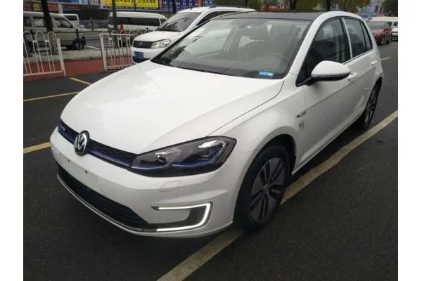 Электромобиль Volkswagen e-Golf (базовая комплектация)
