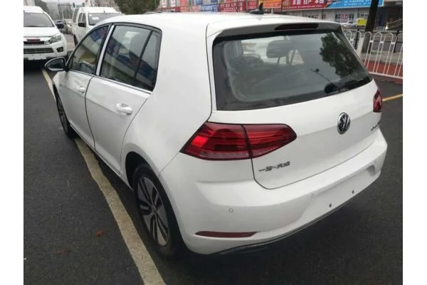 Электромобиль Volkswagen e-Golf (базовая комплектация)