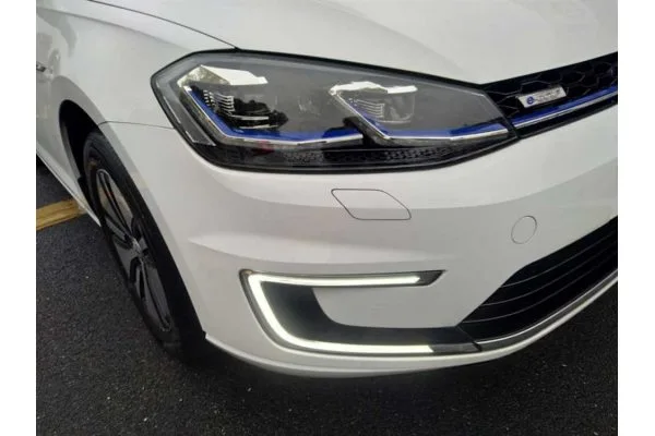 Электромобиль Volkswagen e-Golf (базовая комплектация)