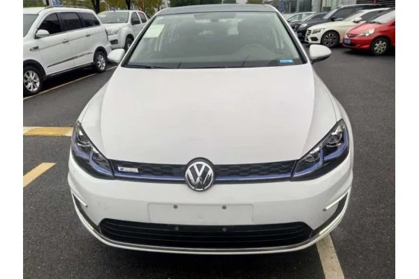Электромобиль Volkswagen e-Golf (базовая комплектация)