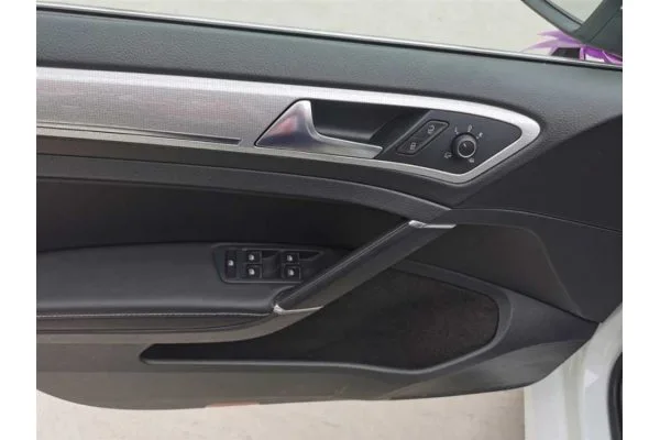 Електромобіль Volkswagen e-Golf (максимальна комплектація)