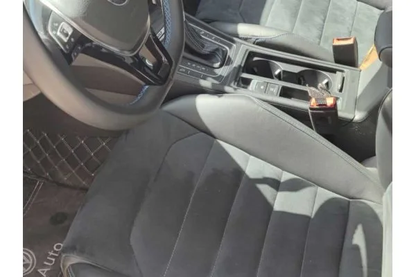 Електромобіль Volkswagen e-Golf (максимальна комплектація)
