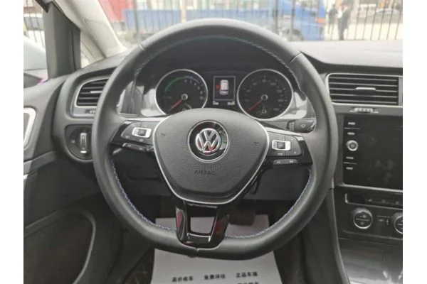 Електромобіль Volkswagen e-Golf (максимальна комплектація)