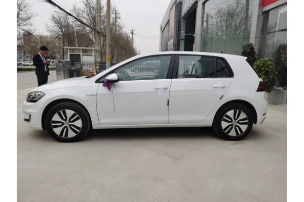 Електромобіль Volkswagen e-Golf (максимальна комплектація)