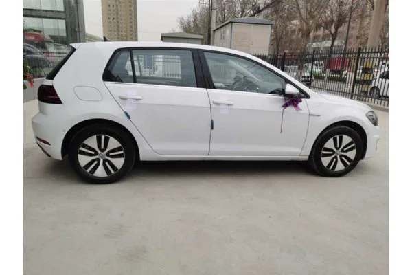Електромобіль Volkswagen e-Golf (максимальна комплектація)