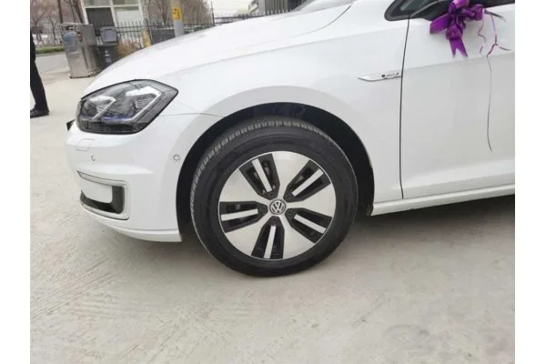 Електромобіль Volkswagen e-Golf (максимальна комплектація)