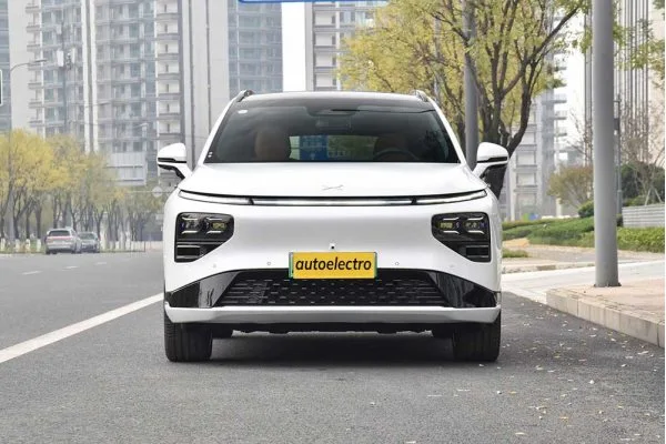Електромобіль Xpeng G9 702