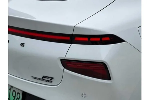 Электромобиль Xpeng P7 (4WD)