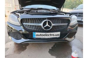 Встановлення переднього парктроніка в Mercedes C300 2018 р.в.