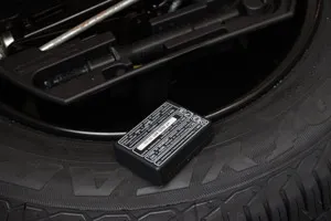 установка gps маяка в подголовник