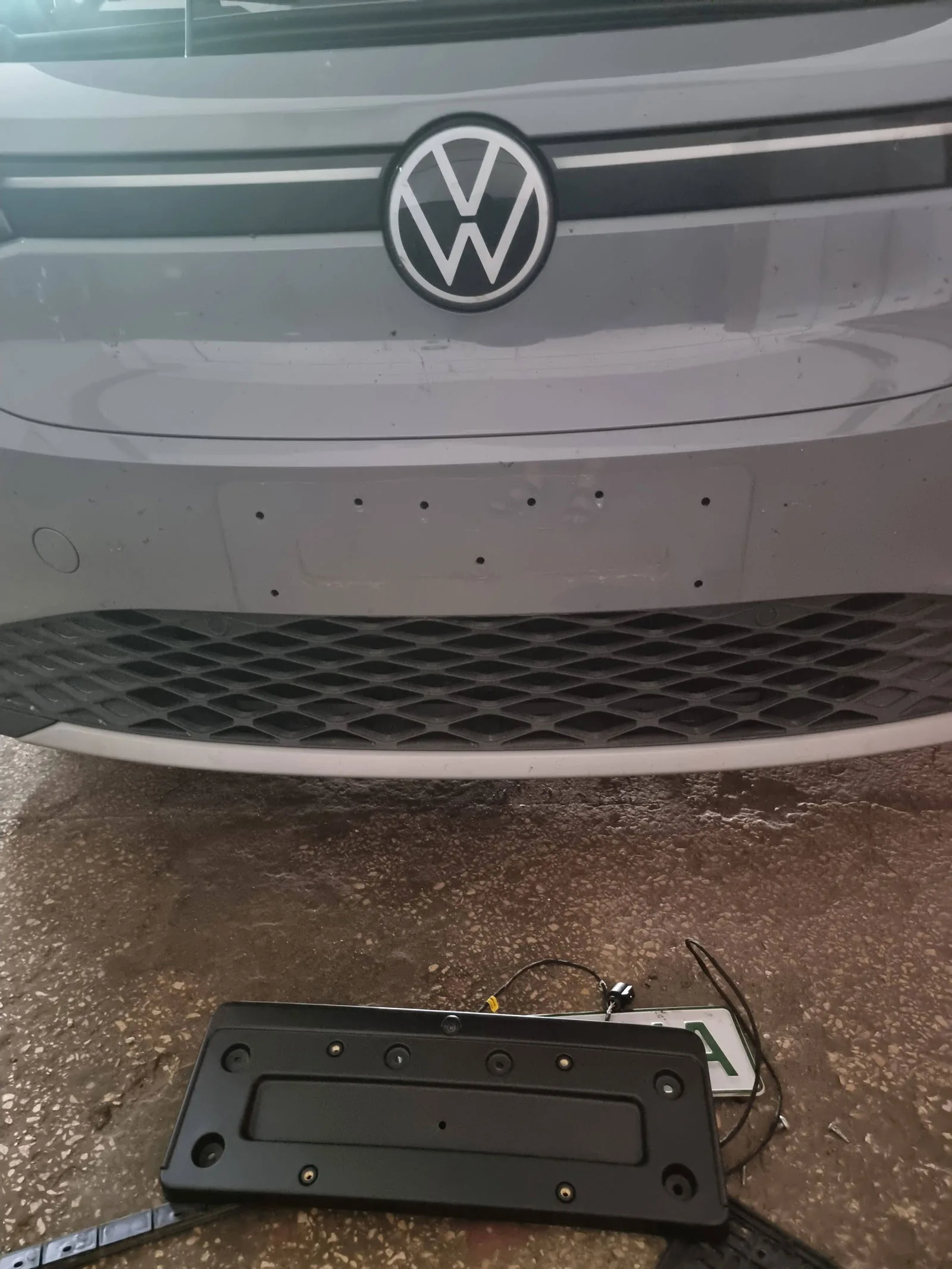 встановили камеру переднього виду на VW id4