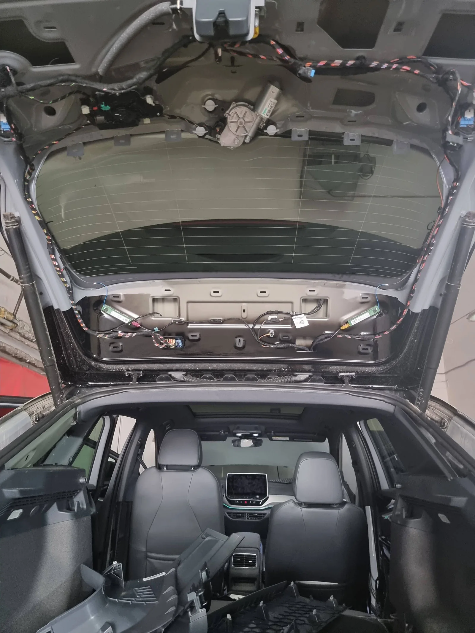 встановлення системи кругового огляду на VW id4