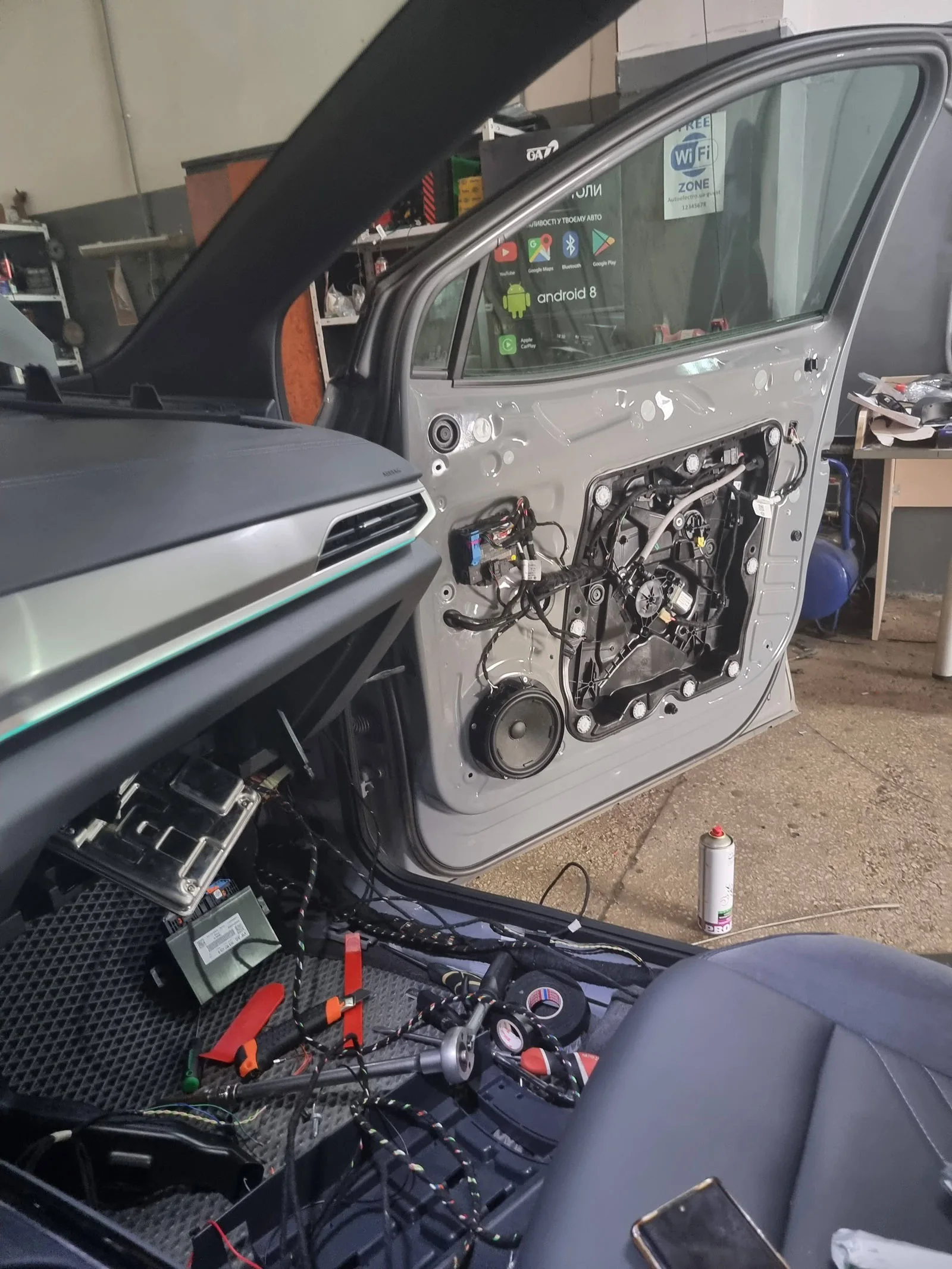 встановлення системи кругового огляду на VW id4