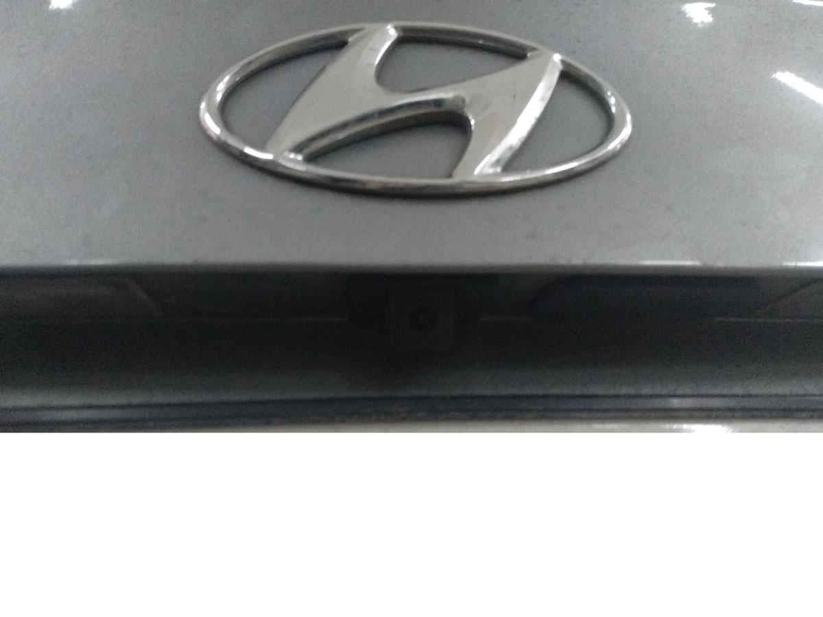 Установка камеры заднего вида Hyundai Elantra