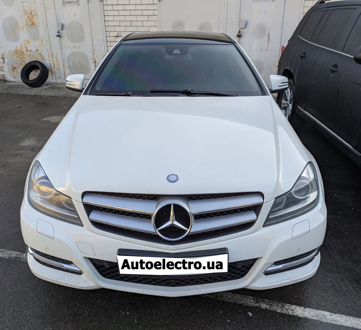 Установка камеры заднего и переднего вида на Mercedes С