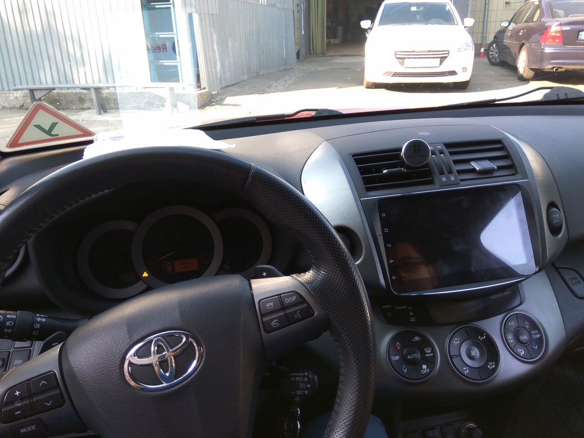 Установка штатной магнитолы на Toyota RAV4